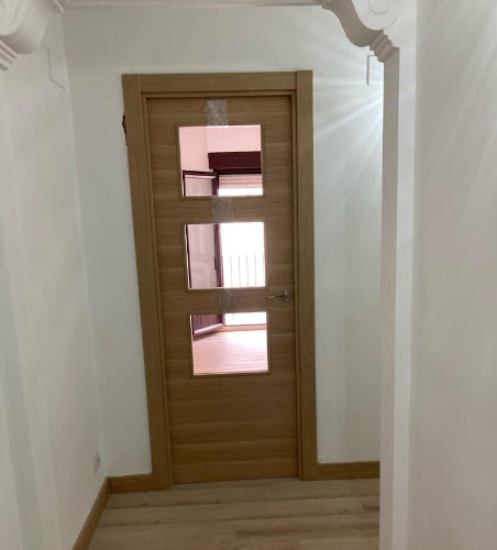 Empresa especializada en instalación de puertas de madera
